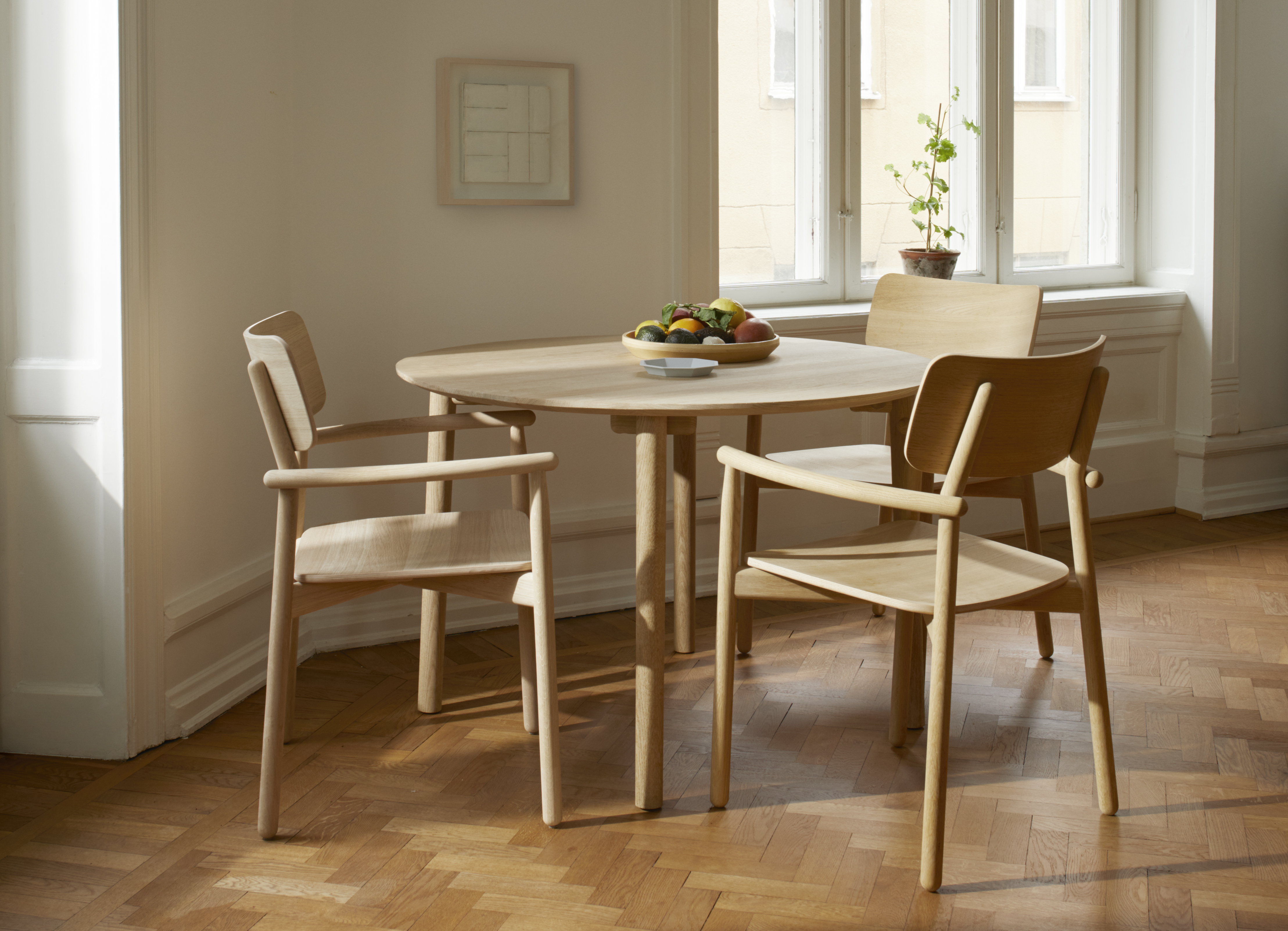 Hven Chair_ Table Ø110_ Chairs 02
